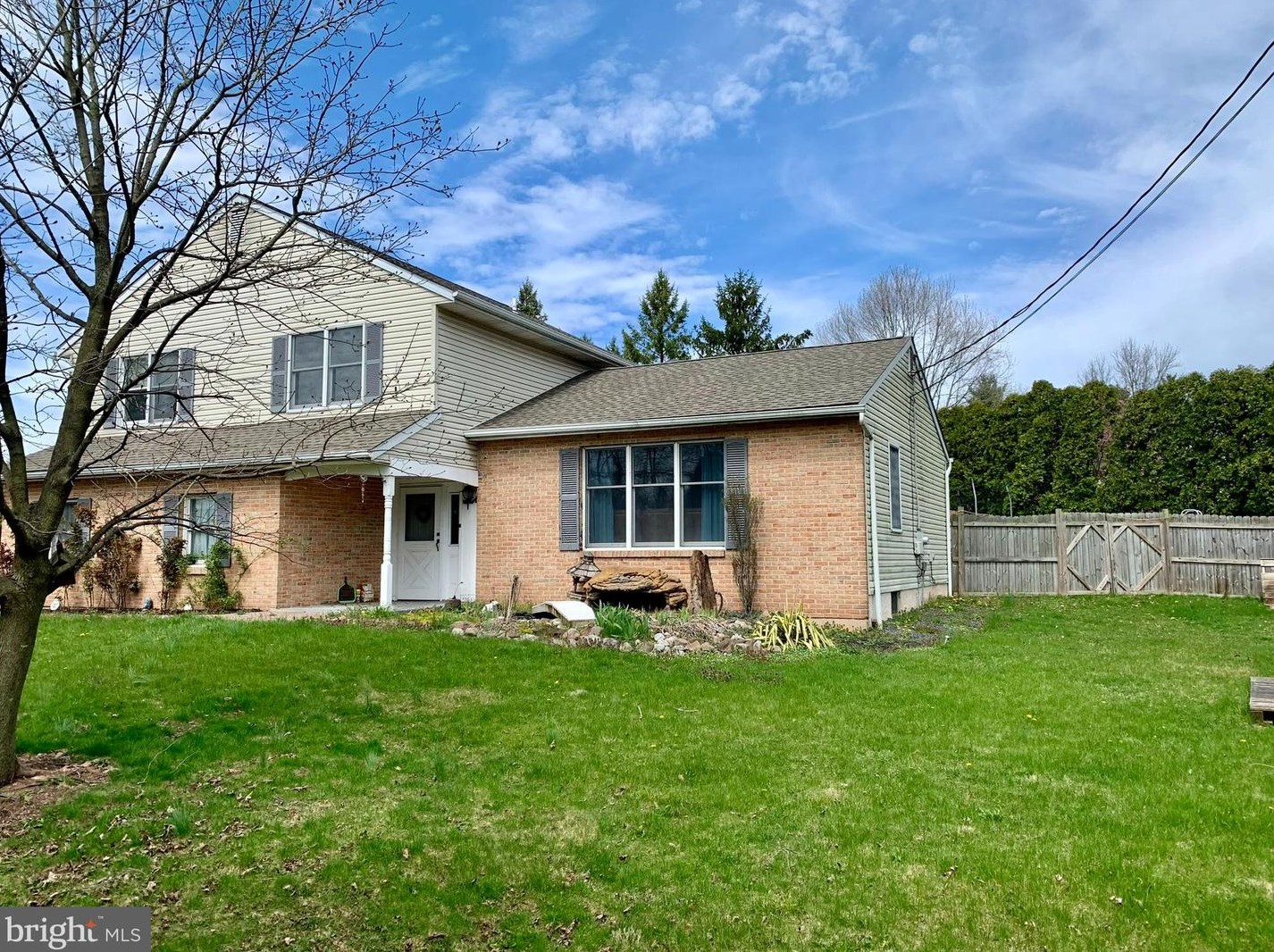 1043 Ben Franklin Hwy, Douglassville PA  19518-1804 exterior