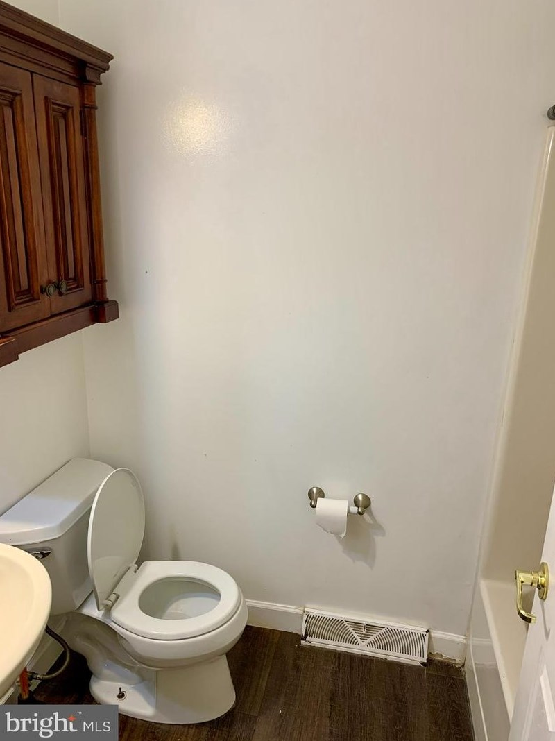 1043 Ben Franklin Hwy, Douglassville PA  19518-1804 exterior