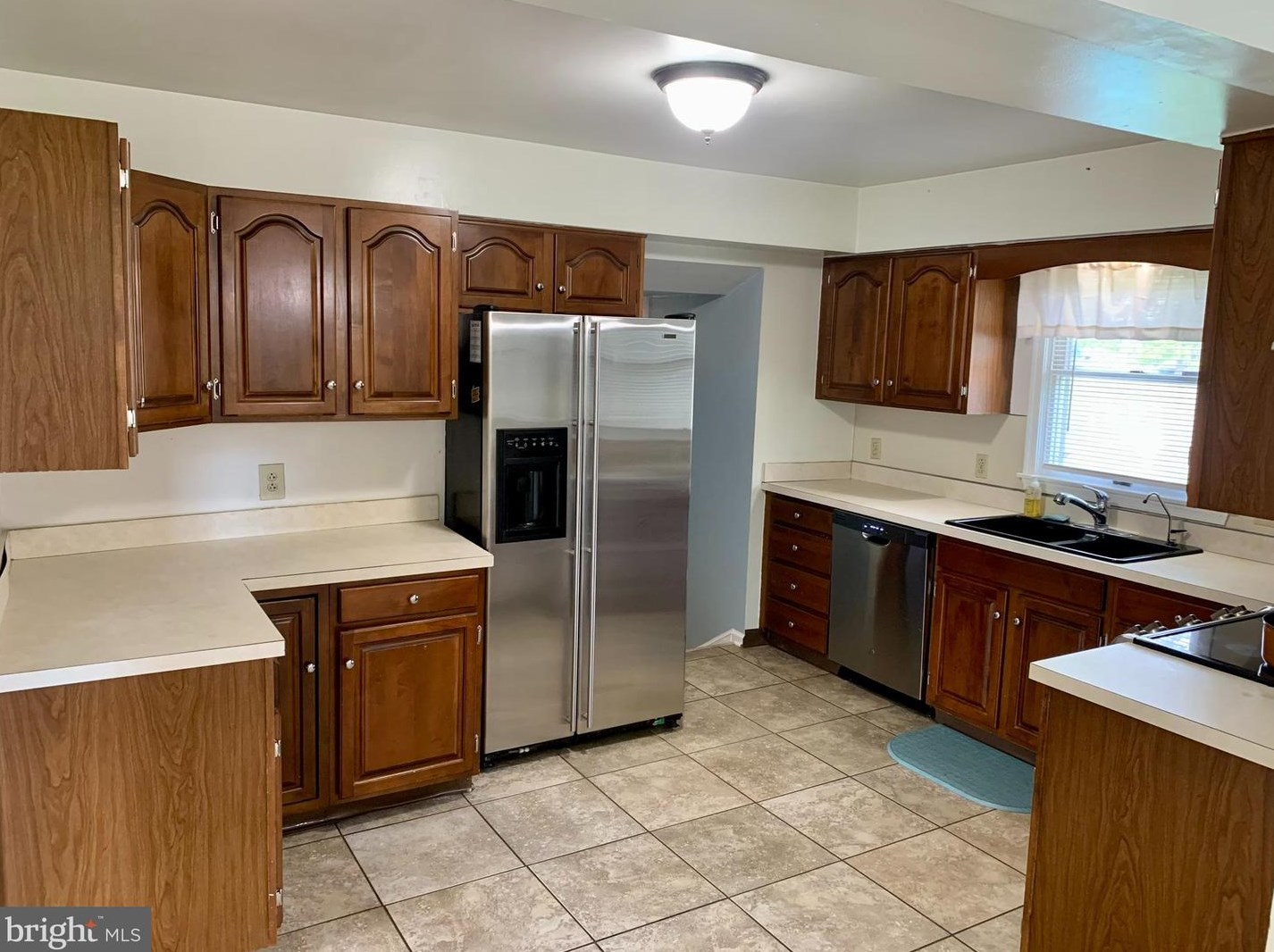 1043 Ben Franklin Hwy, Douglassville PA  19518-1804 exterior