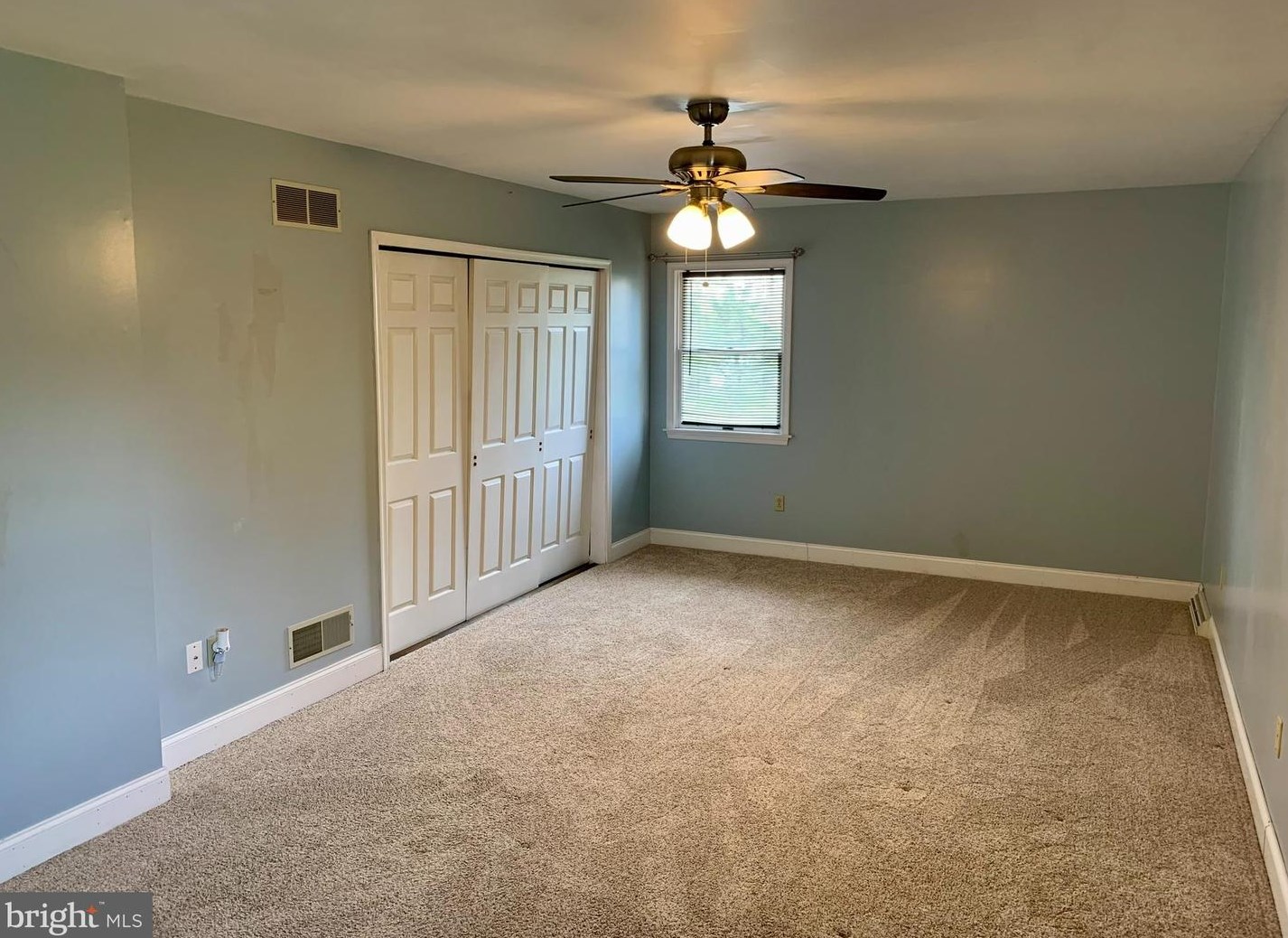 1043 Ben Franklin Hwy, Douglassville PA  19518-1804 exterior