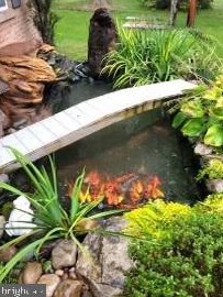 1043 Ben Franklin Hwy, Douglassville PA  19518-1804 exterior