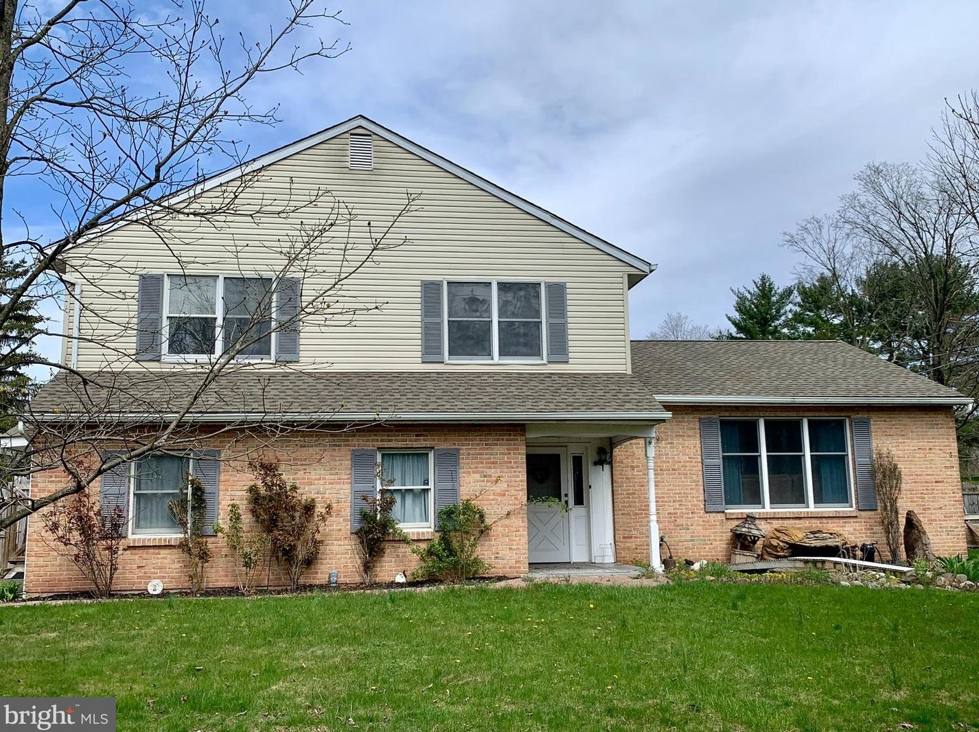 1043 Ben Franklin Hwy, Douglassville PA  19518-1804 exterior