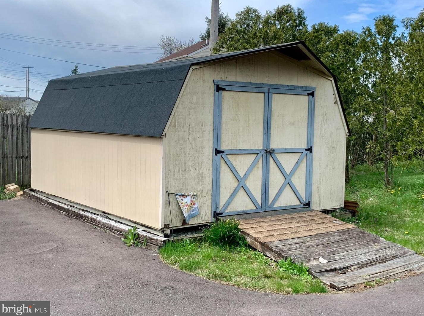 1043 Ben Franklin Hwy, Douglassville PA  19518-1804 exterior