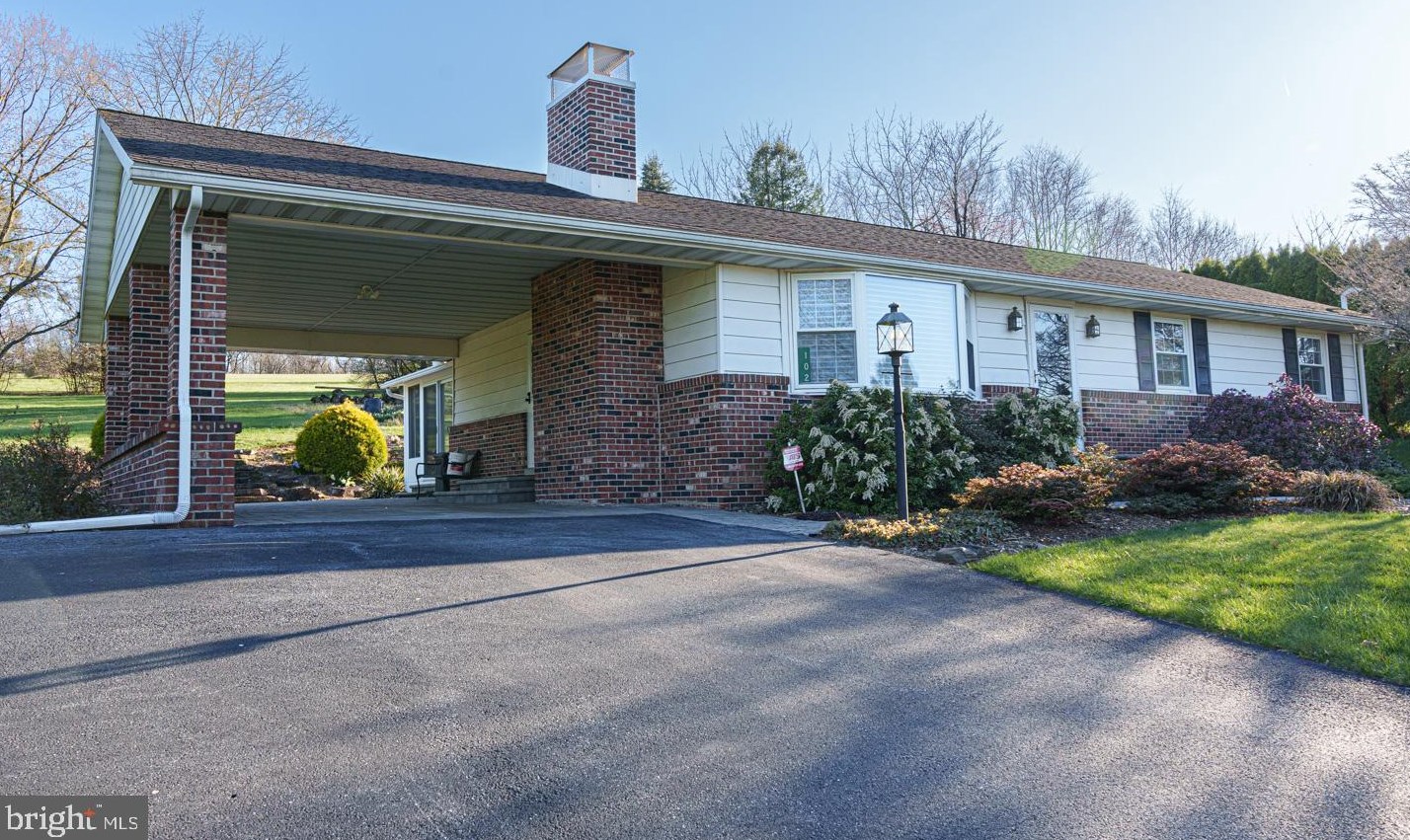 102 Cross Key Rd, New Schaefferstown, PA 19506