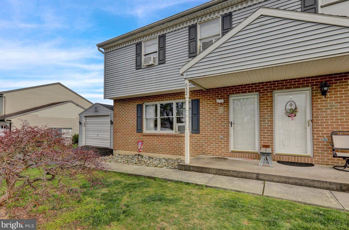 632 Leesport Ave, Dauberville, PA 19533-9535