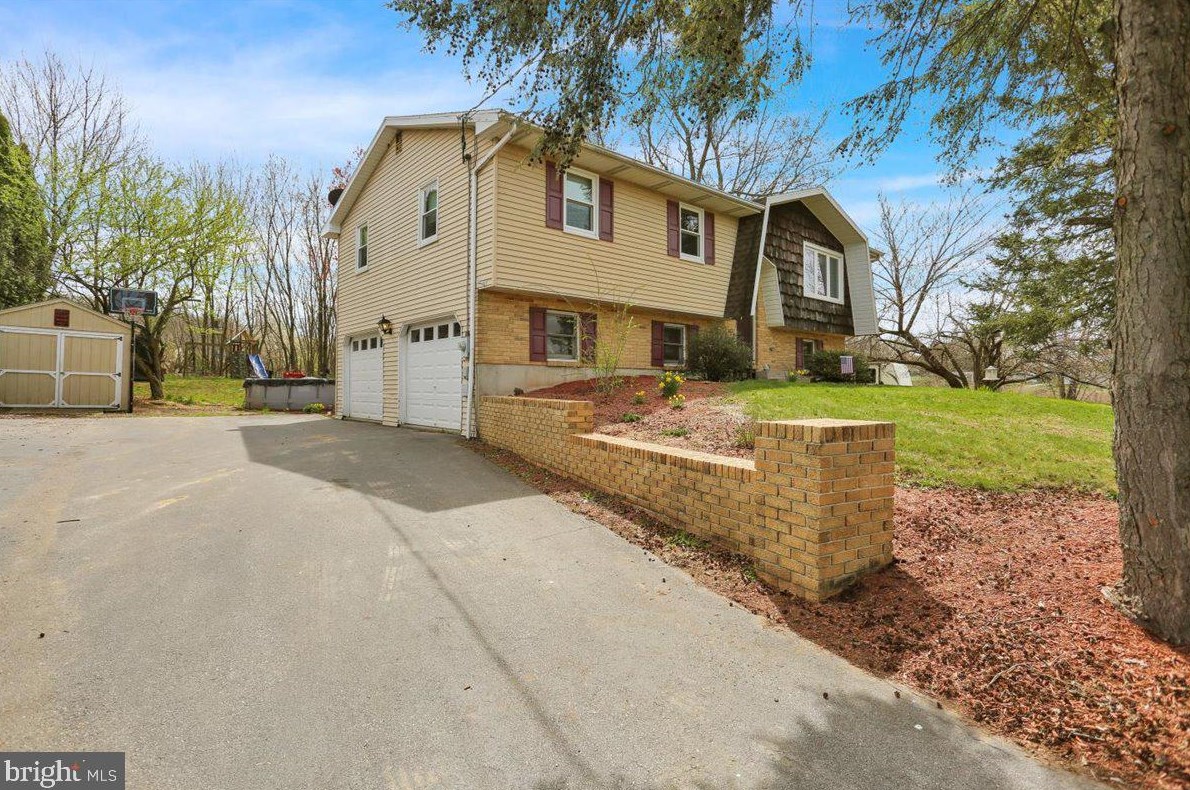 556 State St, Mertztown, PA 19539