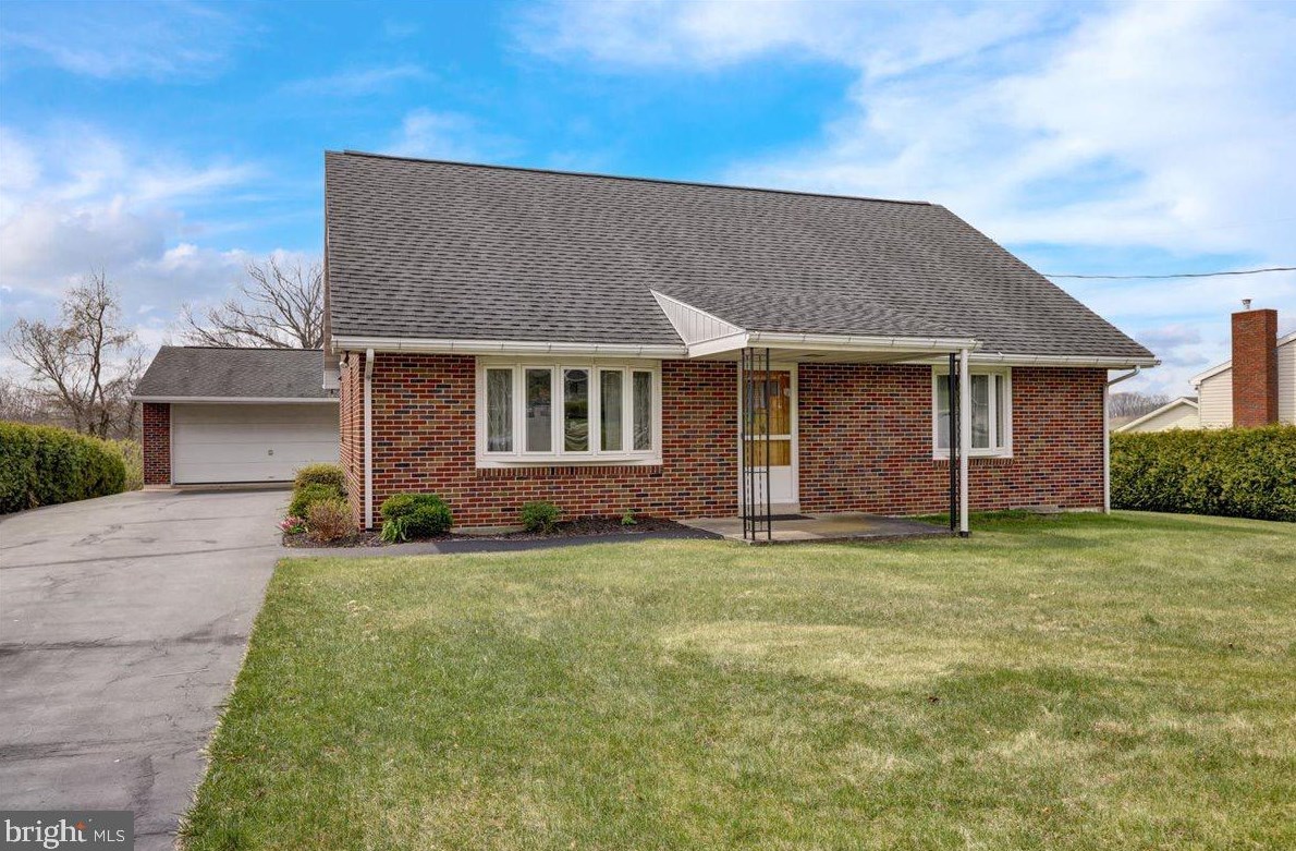 1562 Fairview Dr, Dauberville, PA 19533-9178