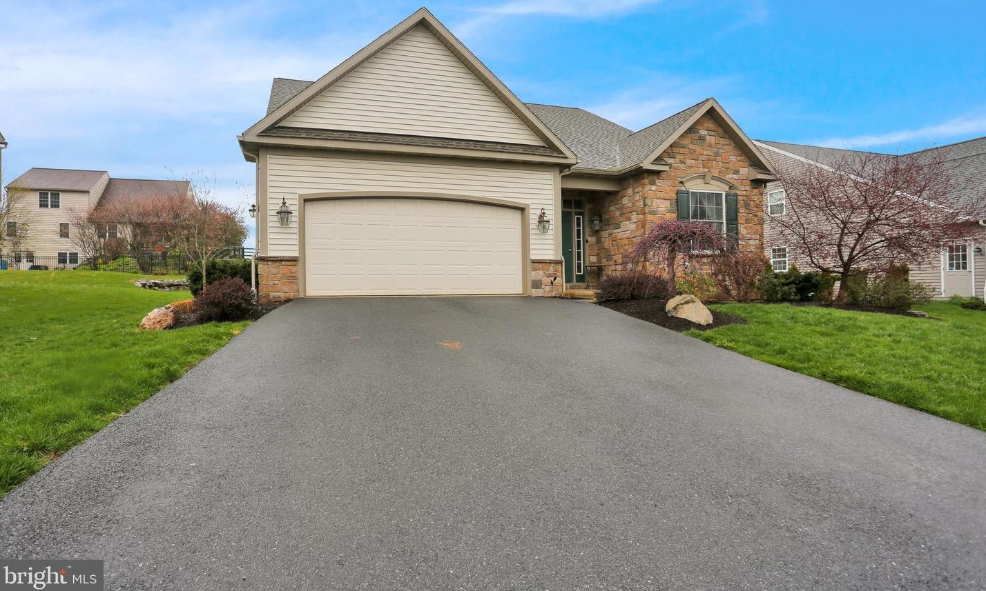 1004 Helm Ln, Reading, PA 19605