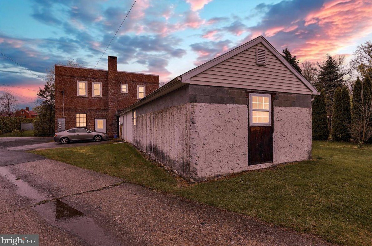 130 Flower Ln, Reading, PA 19610