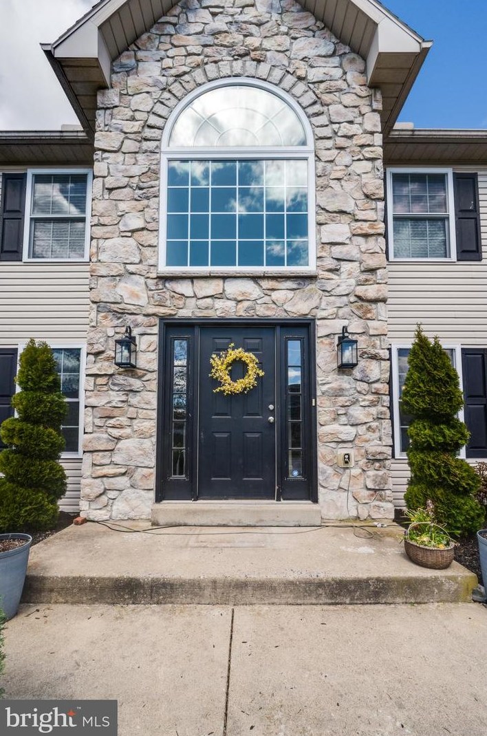 112 Kensington Blvd, Blandon, PA 19510-9504