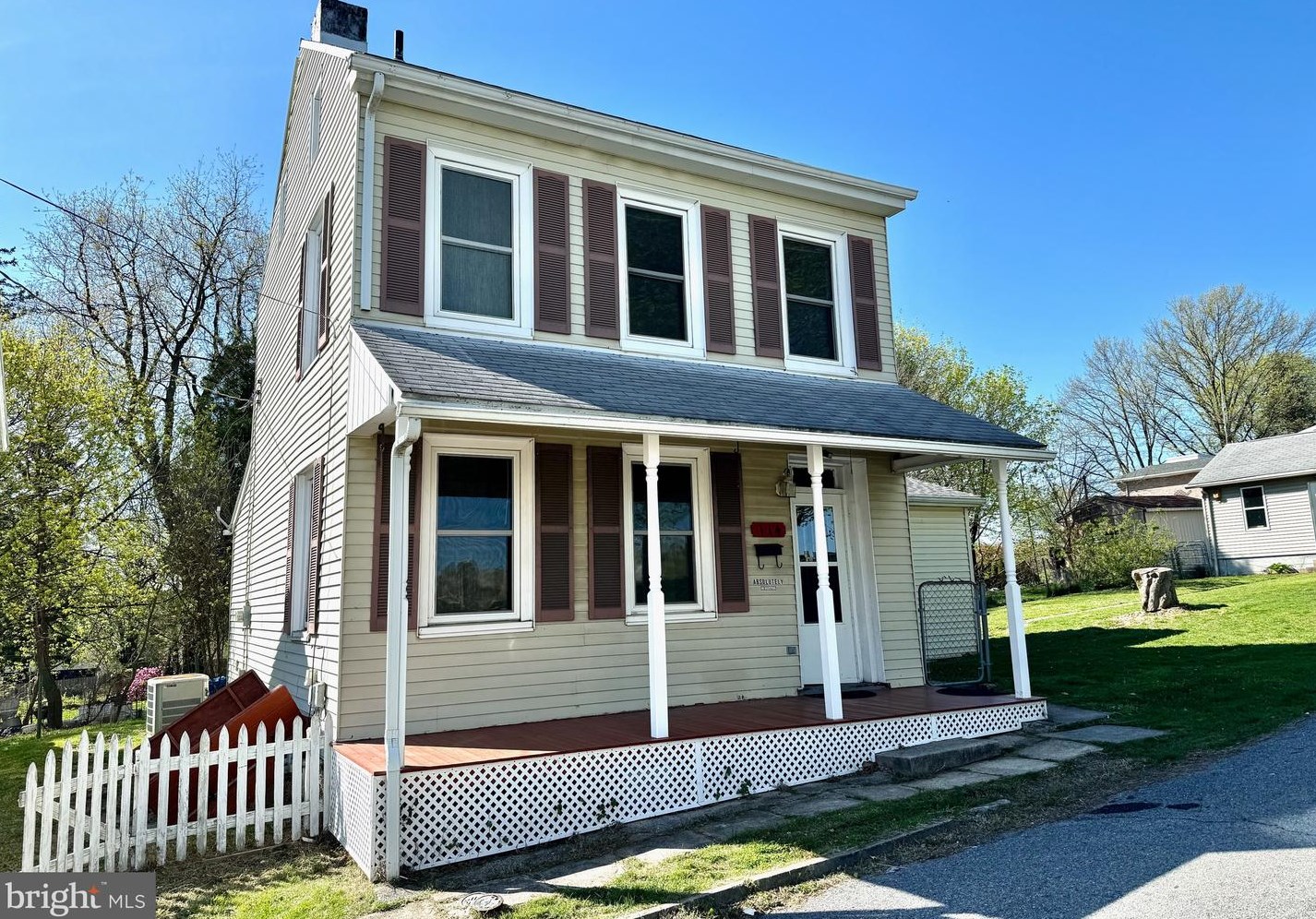 114 N Front St, Womelsdorf, PA 19567