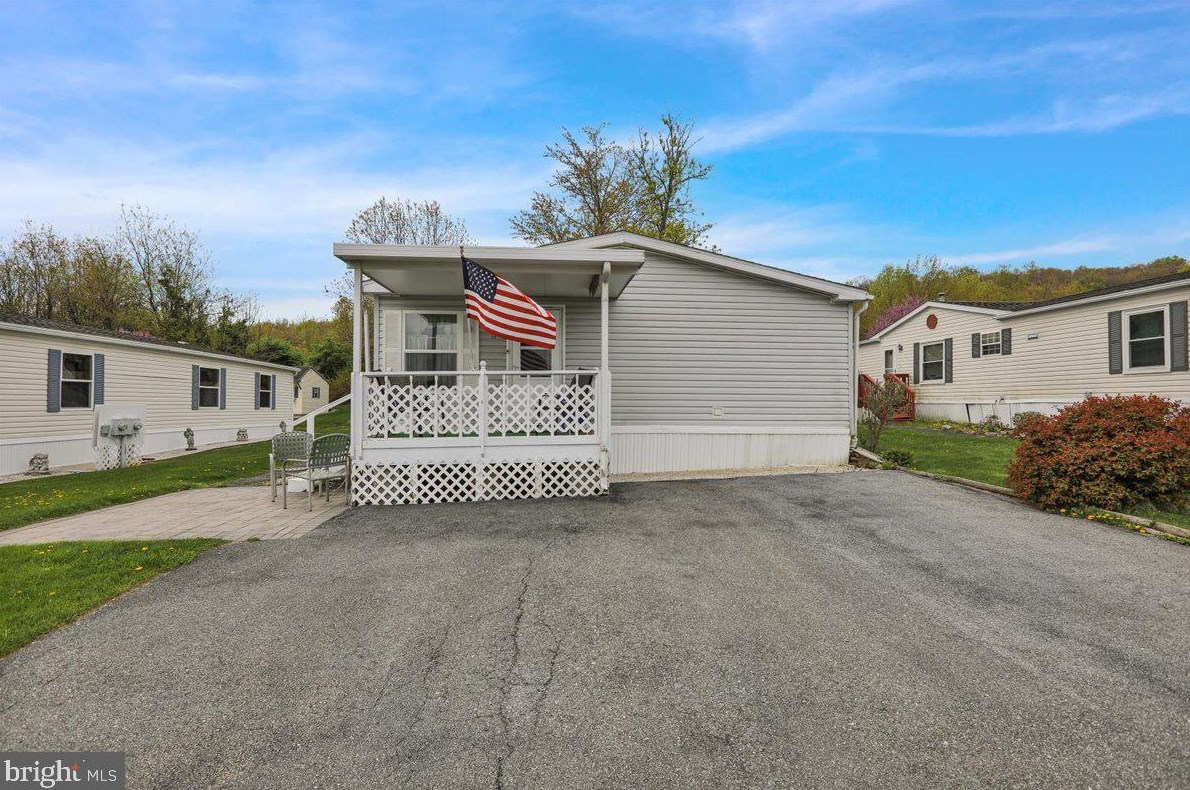 29 Mountain View Ln, Blandon, PA 19510-9735