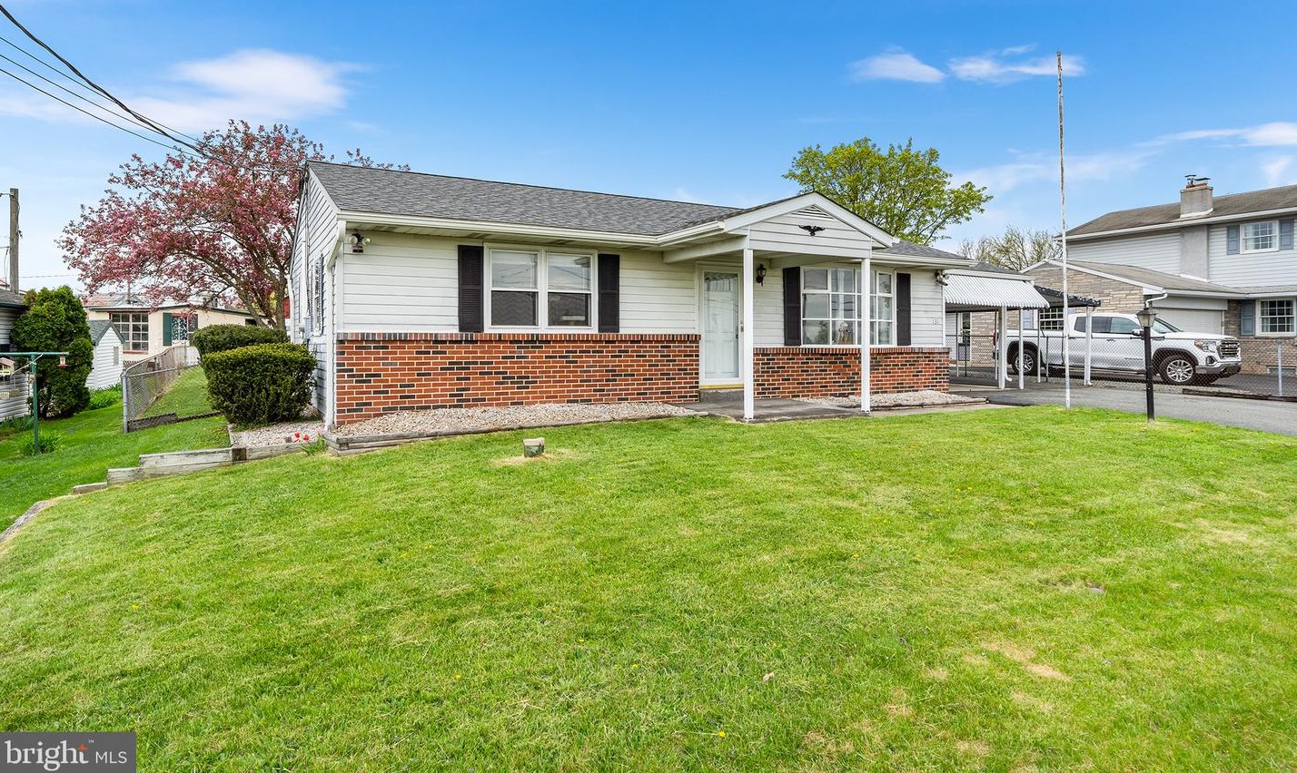 131 County Line Rd, Spangsville, PA 19512