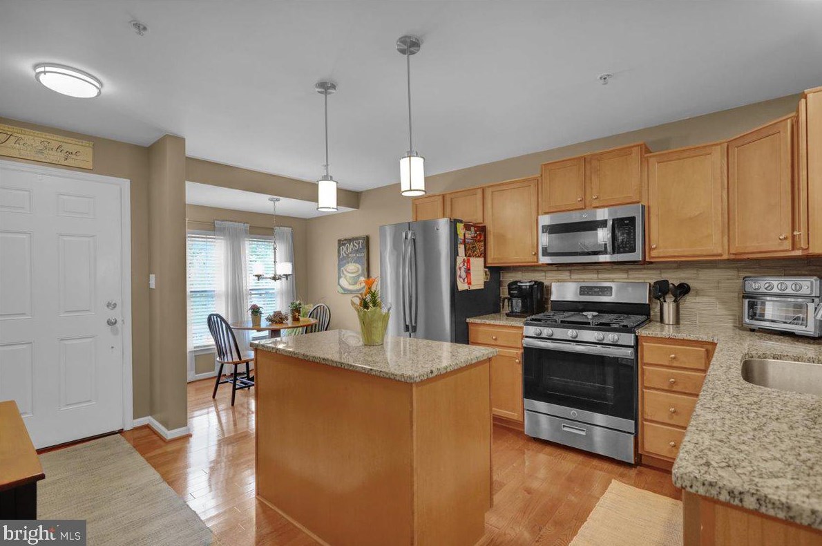 369 Waterford Ln, Reading, PA 19606