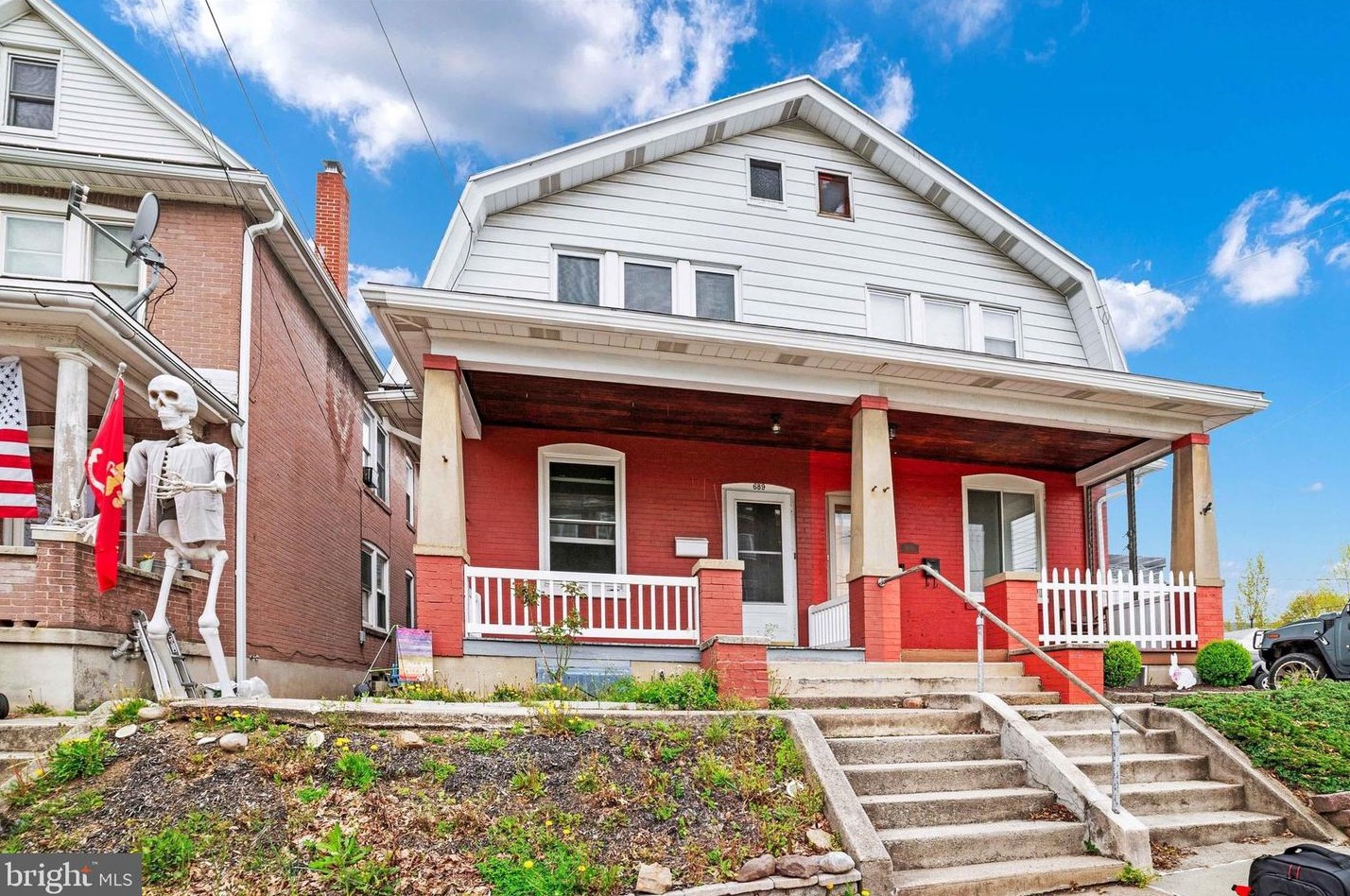 689 State St, Moselem, PA 19526-1228