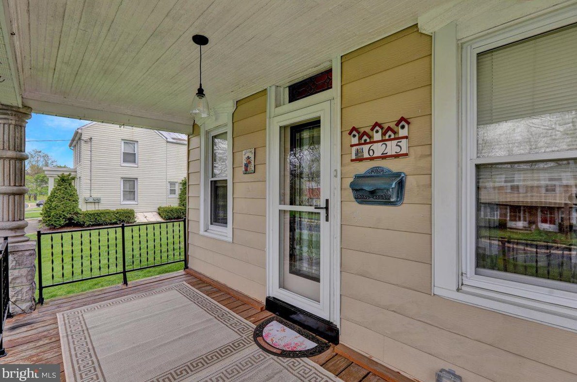 625 Water St, Shoemakersville, PA 19555-1317