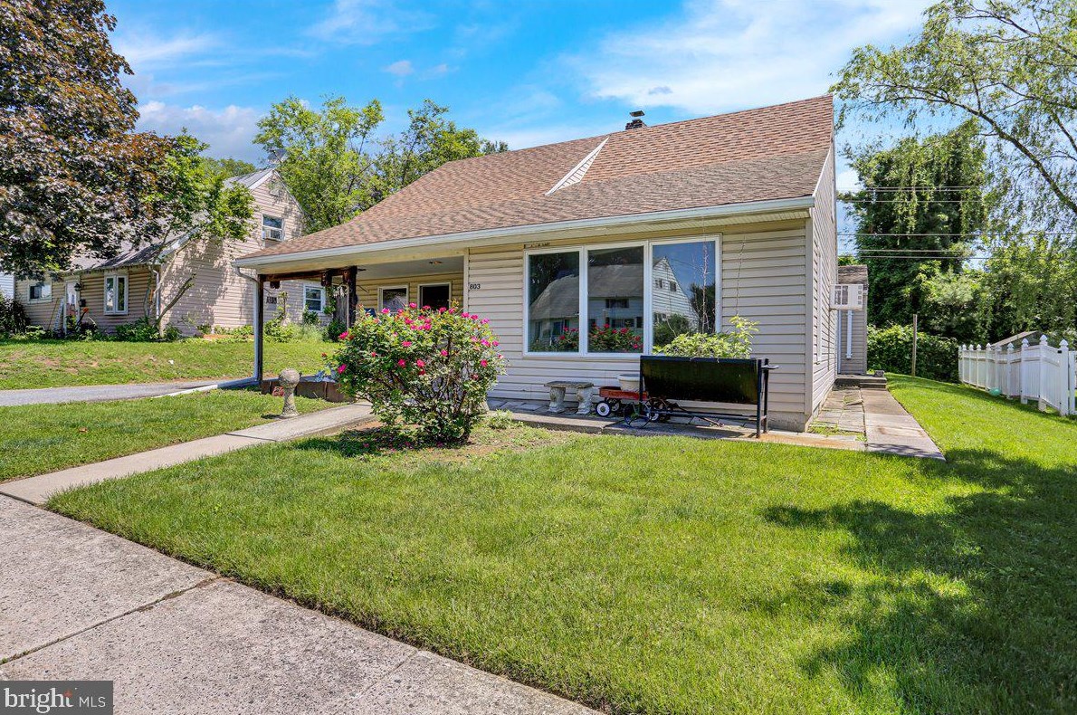 803 Las Vegas Dr, Spring Valley, PA 19560