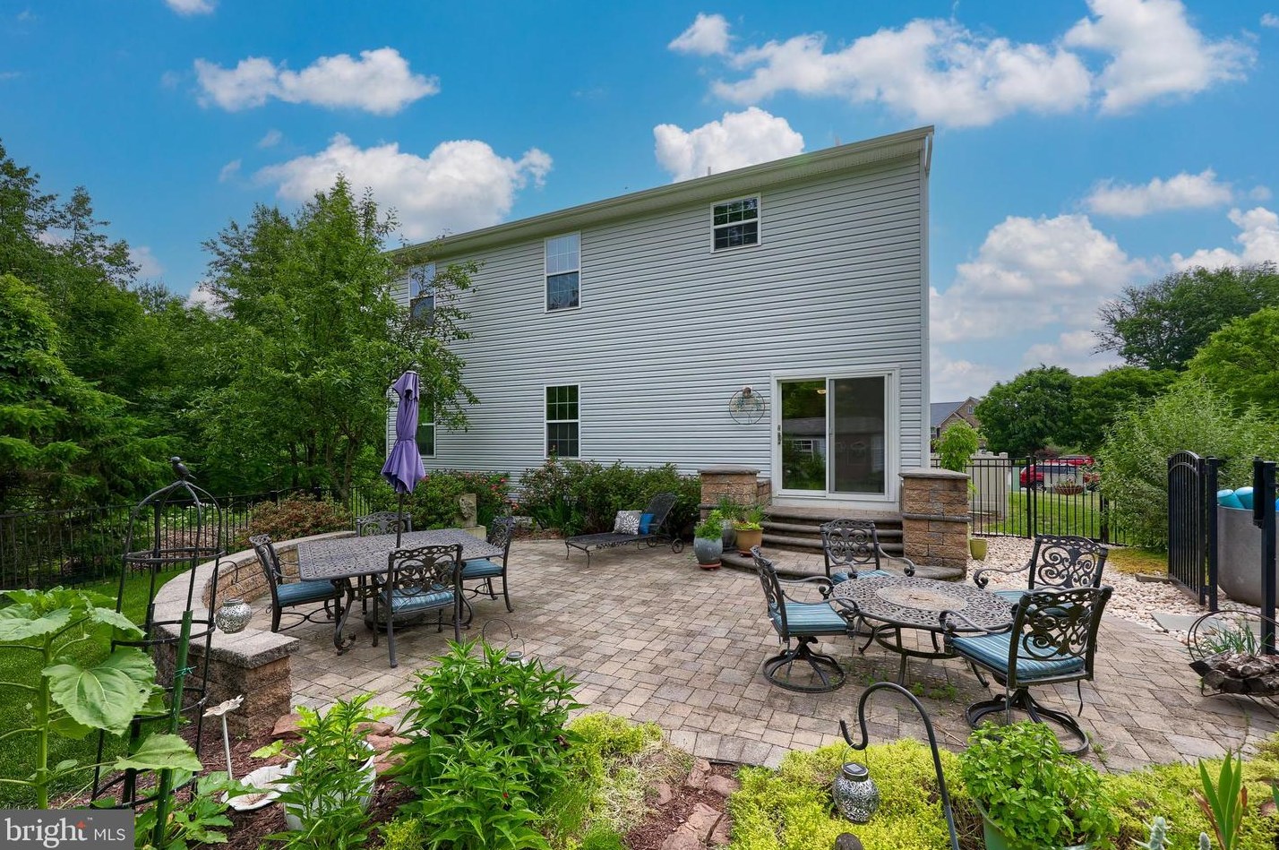 5107 Peach Blossom Dr, Douglassville PA  19518-1328 exterior