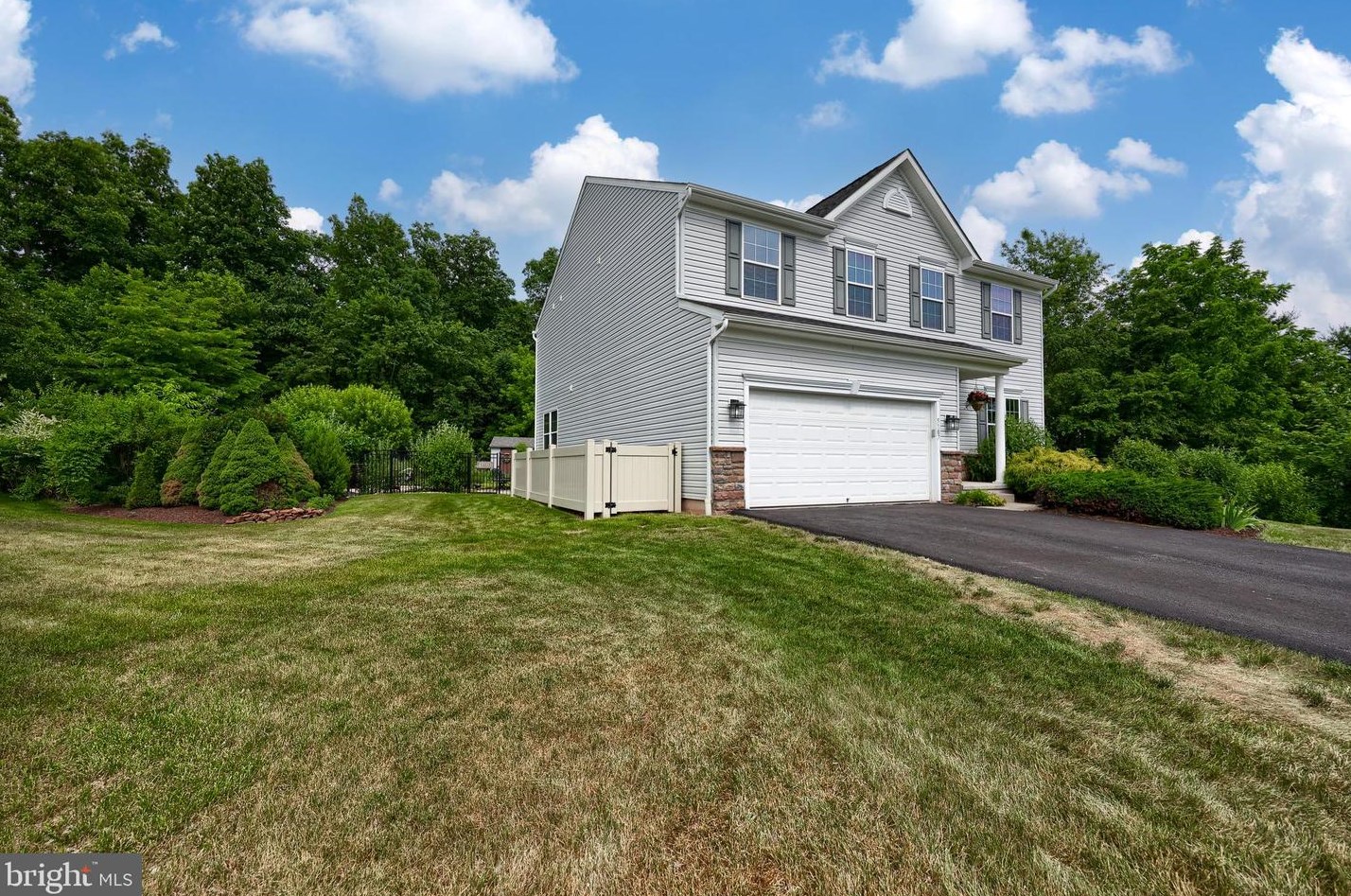 5107 Peach Blossom Dr, Douglassville PA  19518-1323 exterior