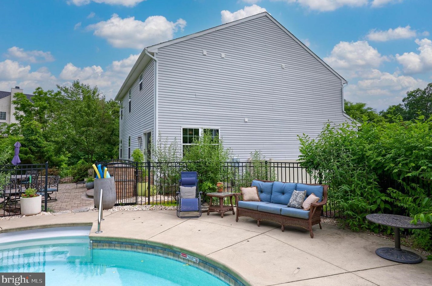 5107 Peach Blossom Dr, Douglassville PA  19518-1328 exterior