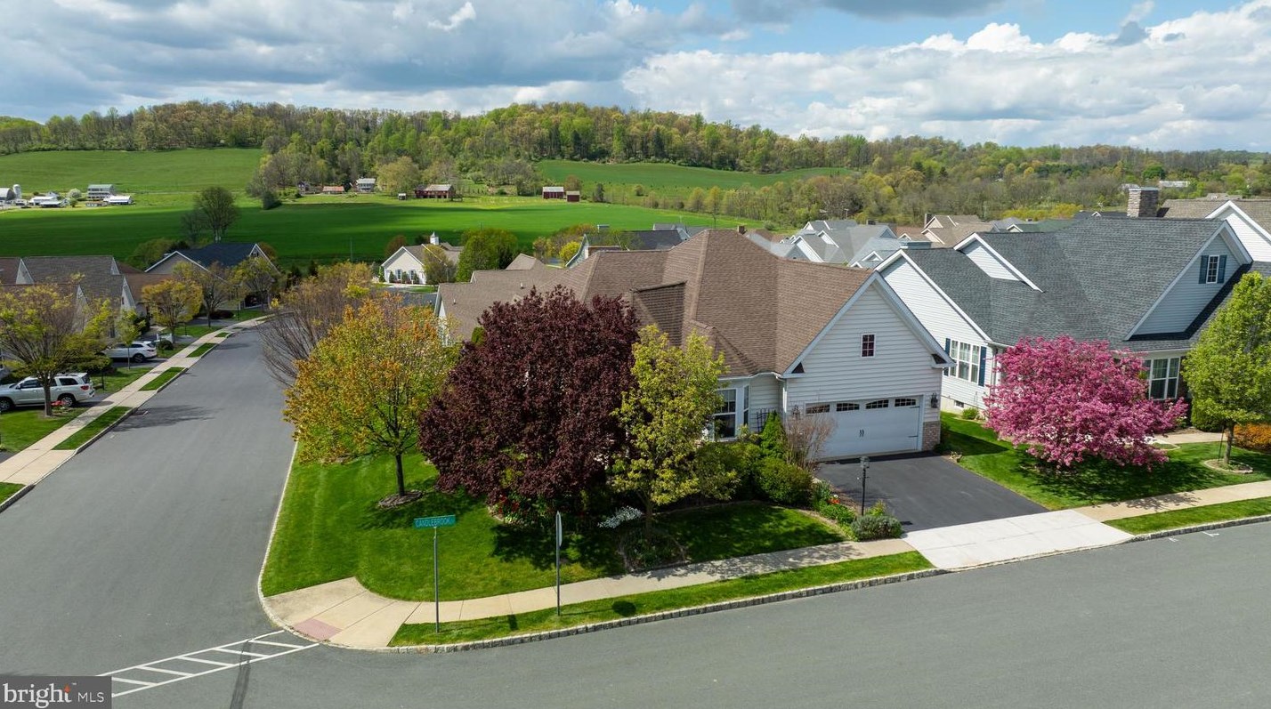 2 Candlebrook Ln, Basket, PA 19547