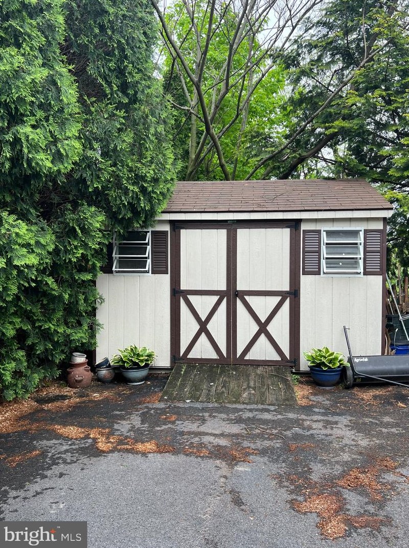 29 Ginna B Dr, Robesonia PA 19551-9670 exterior