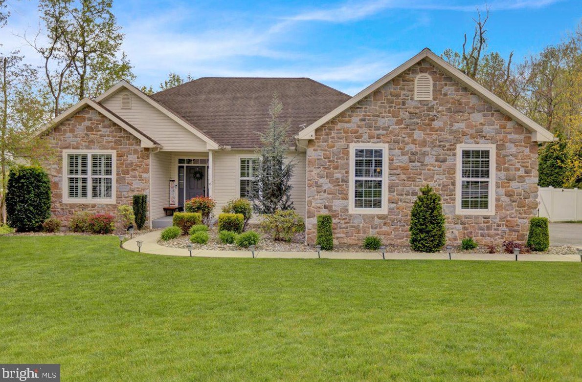 6 Courtney Rea Cir, Reading, PA 19606-3072