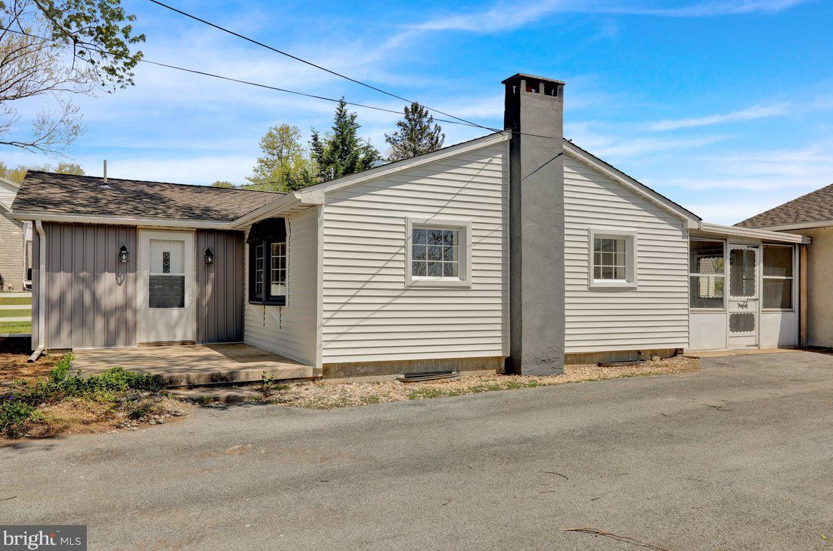 1175 Main St, Shoemakersville, PA 19555