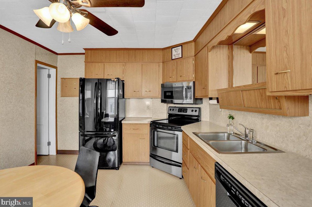 2409 Fairview Ave, Reading PA  19606-2037 exterior