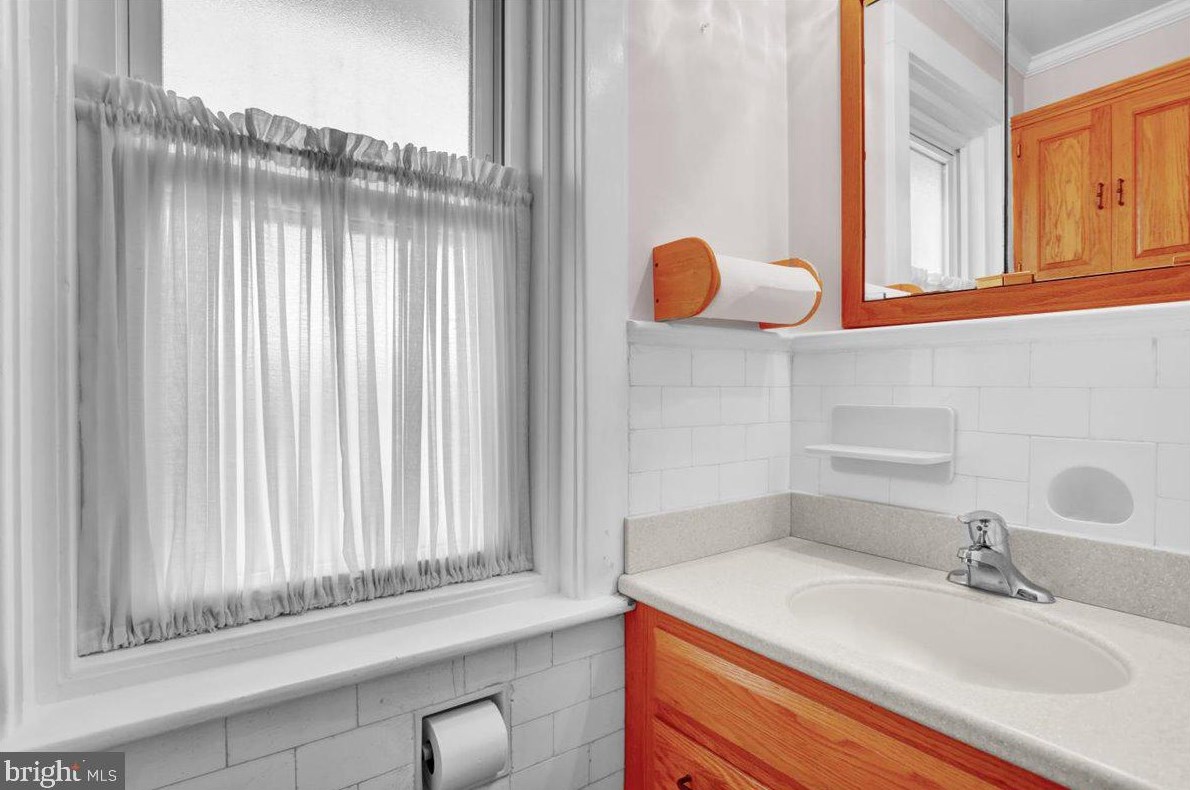 2409 Fairview Ave, Reading PA  19606-2037 exterior