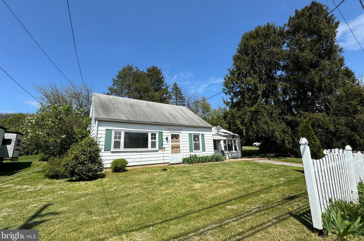 1092 Leesport Rd, Dauberville, PA 19533-9325