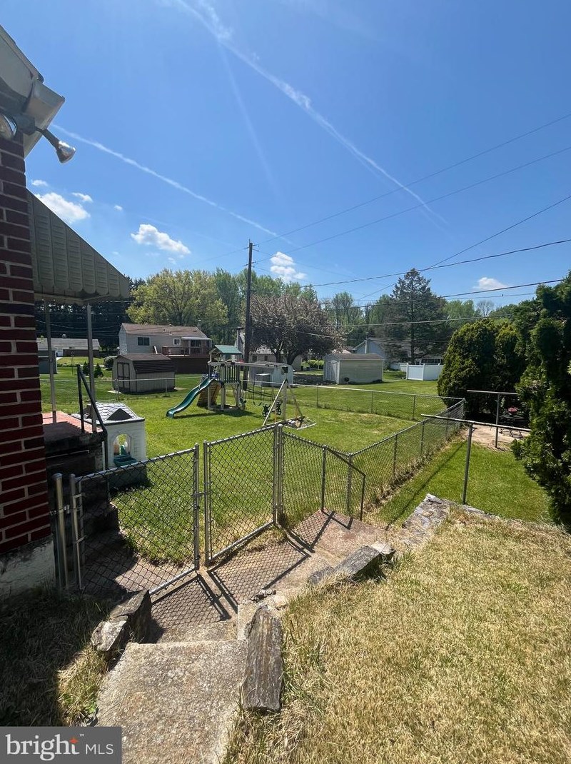 2040 Dennis Dr, Reading, PA 19601-1134