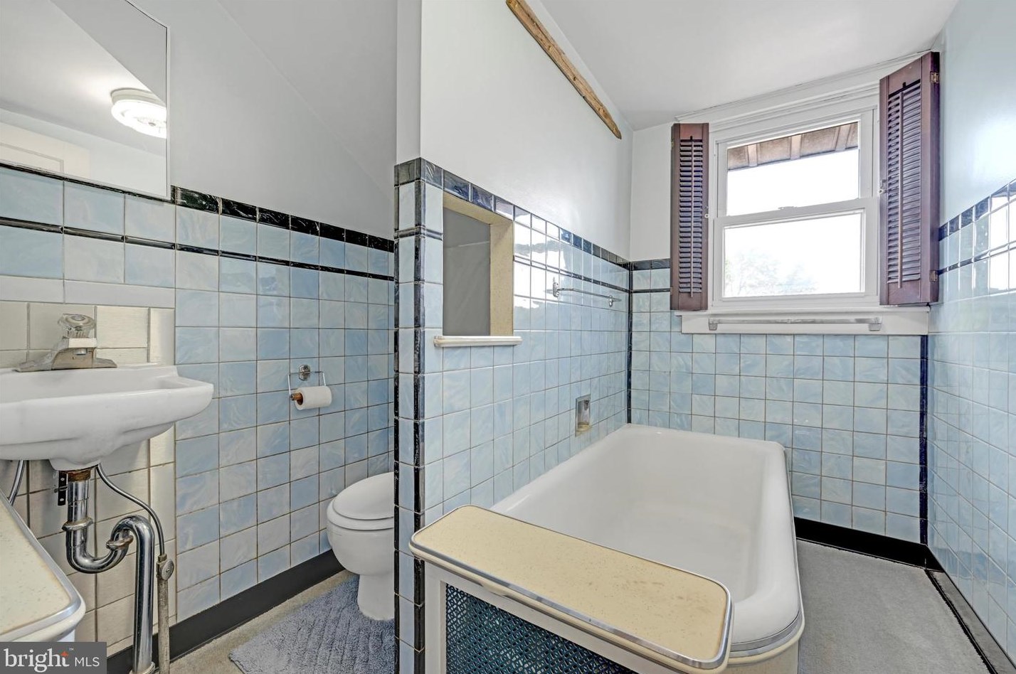 943 Upland Ave, Reading PA 19607-1746 exterior