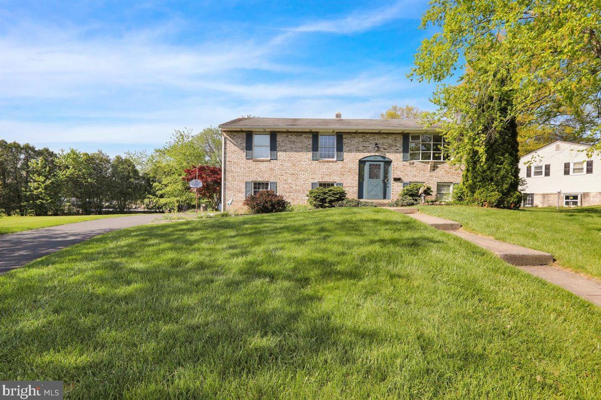 6 Aspen Ct, Douglassville, PA 19518