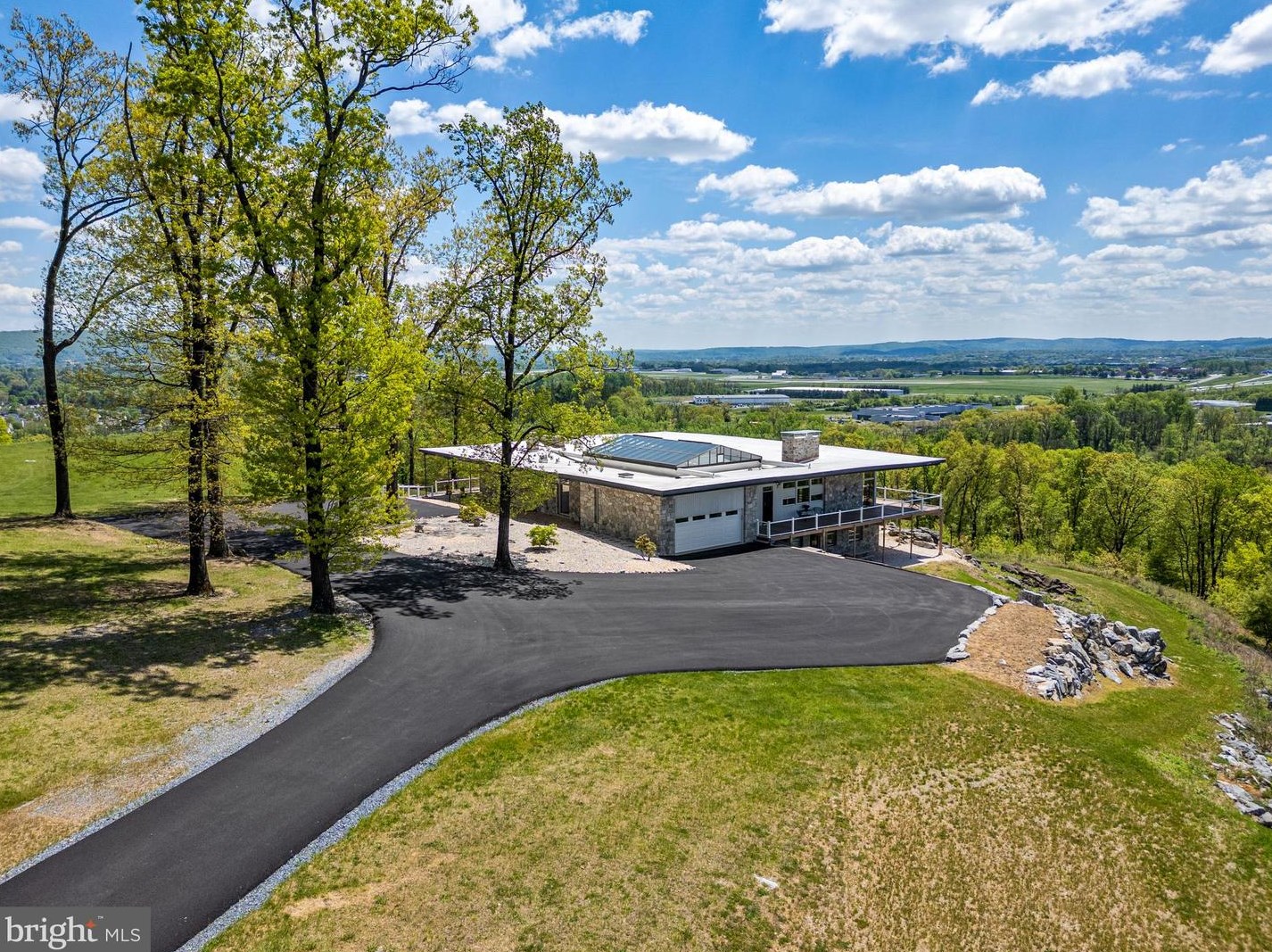 1215 Leesport Rd, Dauberville, PA 19533-9320