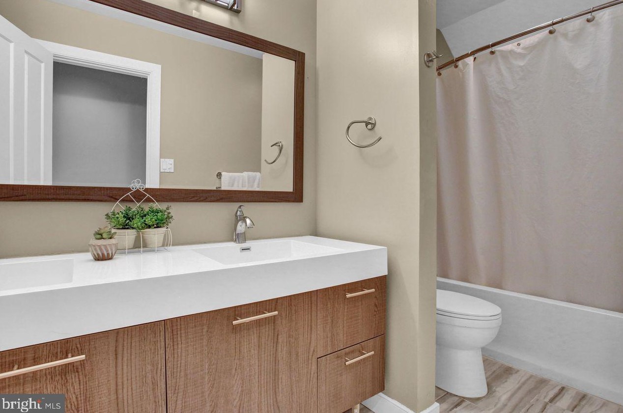 3 Frst Rd, Hummels Store PA  19540-9300 exterior