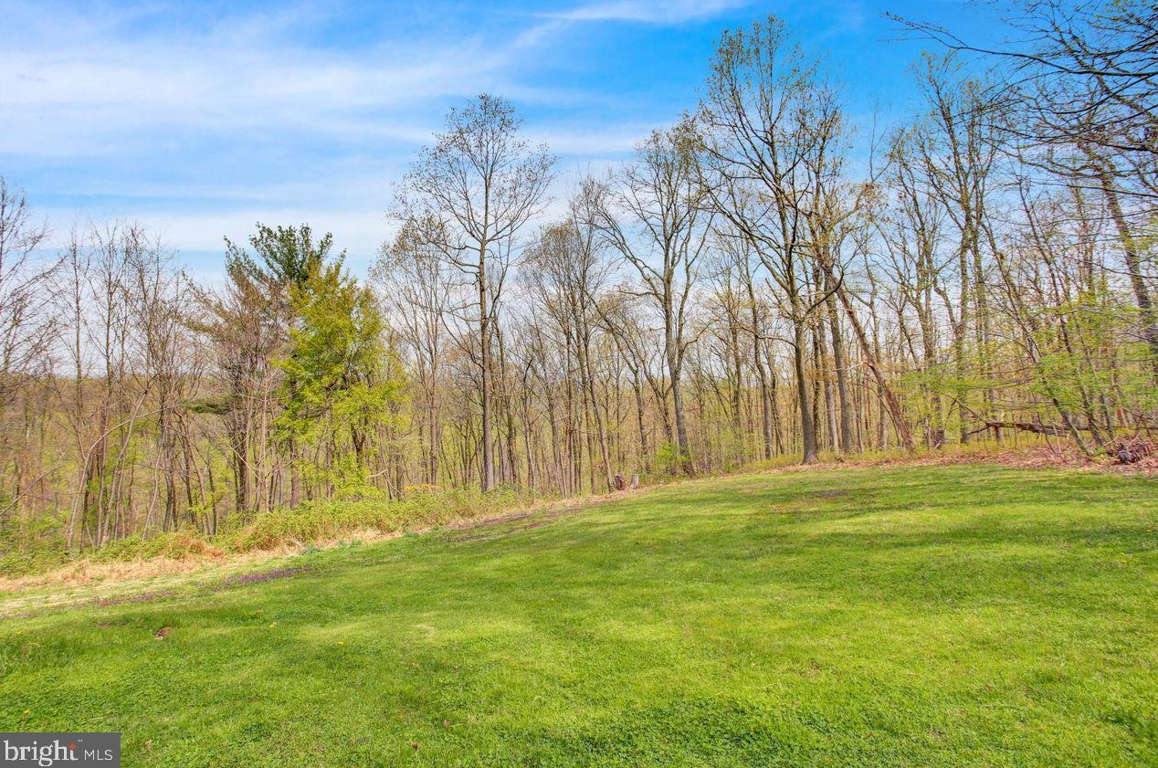 3 Frst Rd, Hummels Store PA  19540-9300 exterior