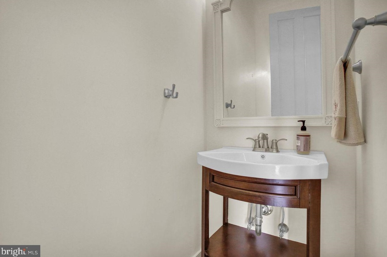 3 Frst Rd, Hummels Store PA  19540-9300 exterior