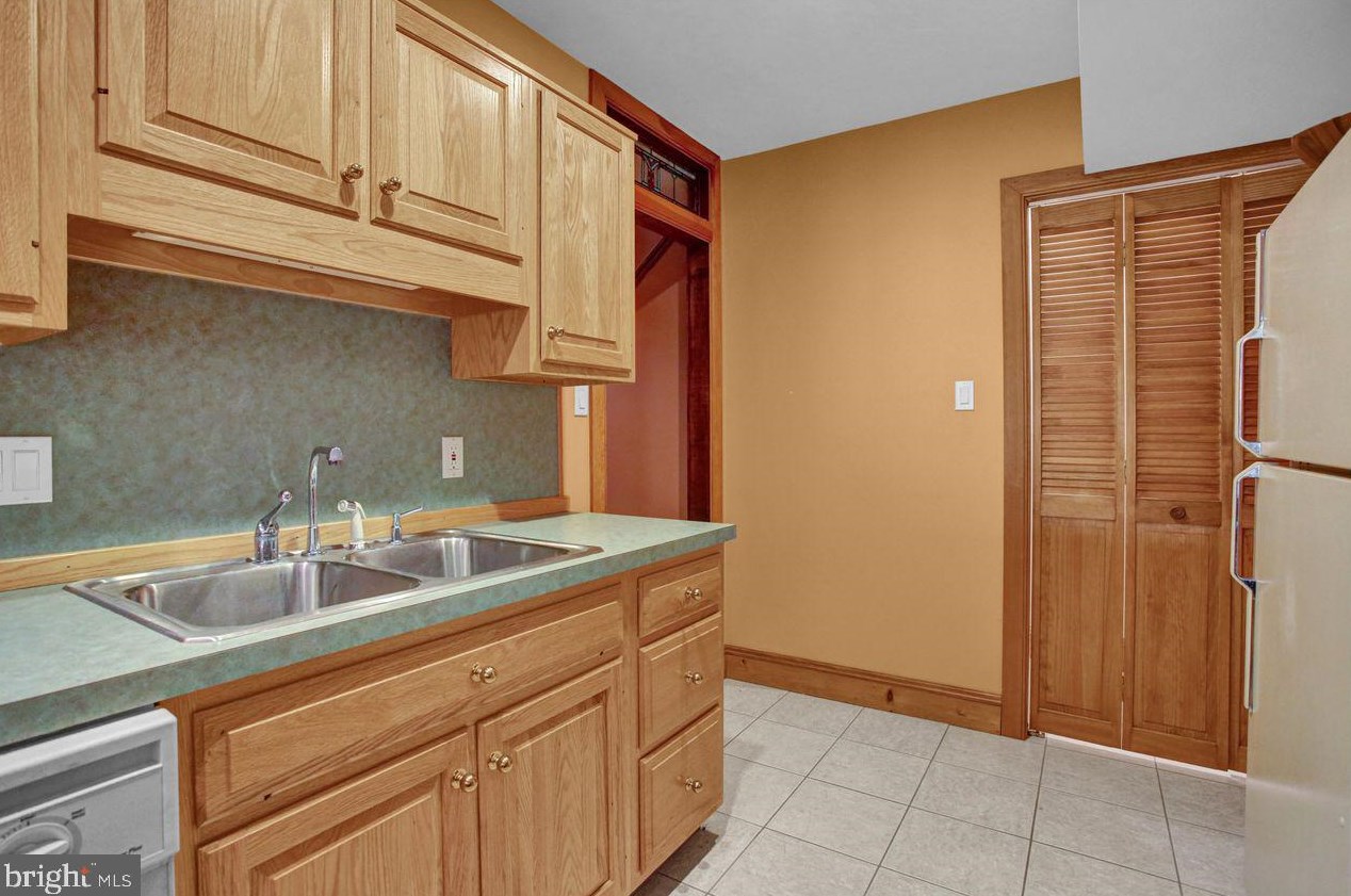 3 Frst Rd, Hummels Store PA  19540-9300 exterior