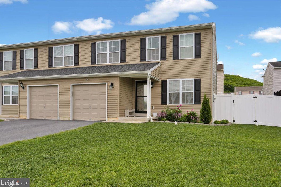 1009 Jean Ave, Spring Valley, PA 19560