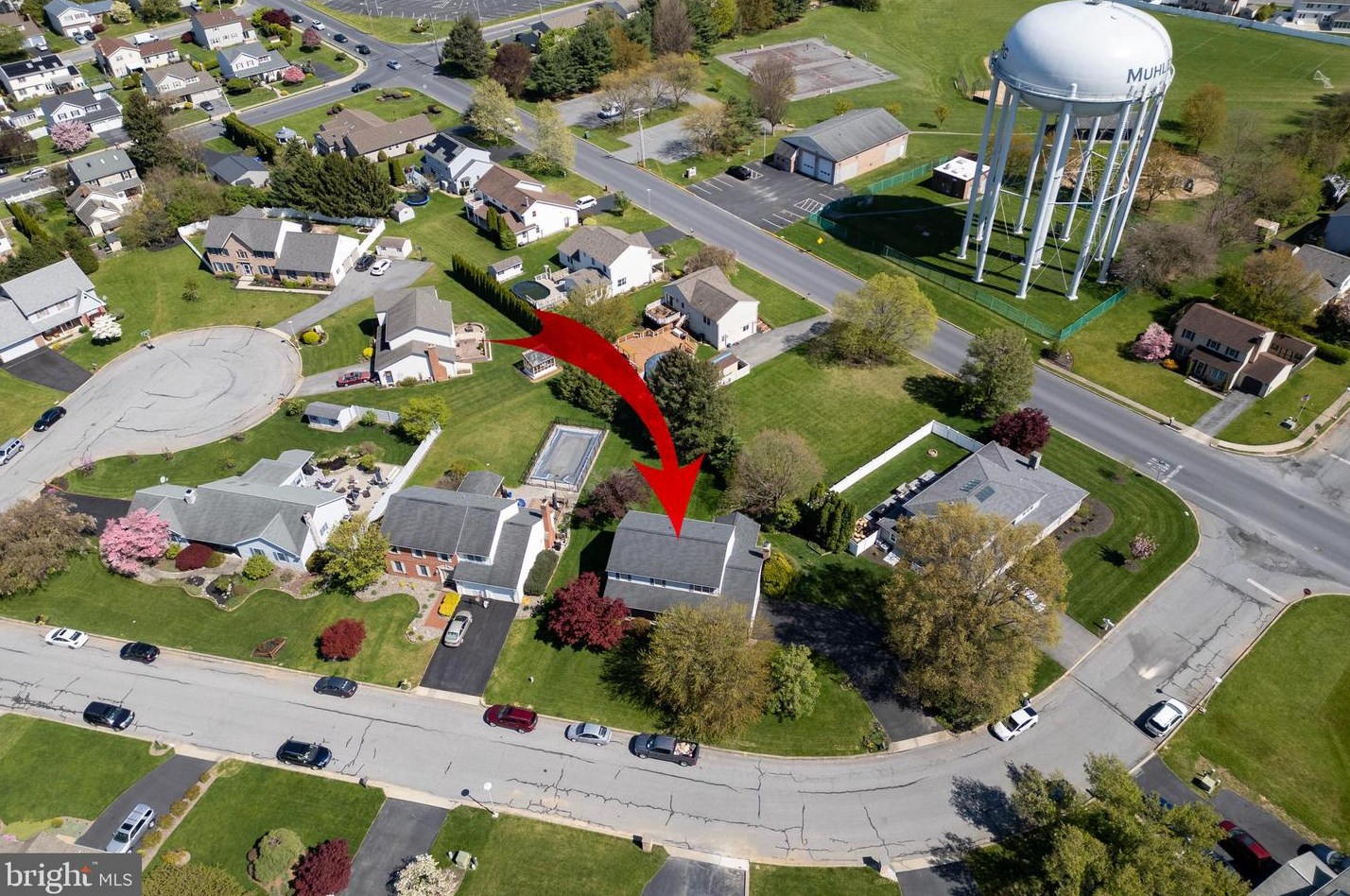 814 Suellen Dr, Reading, PA 19605-3202