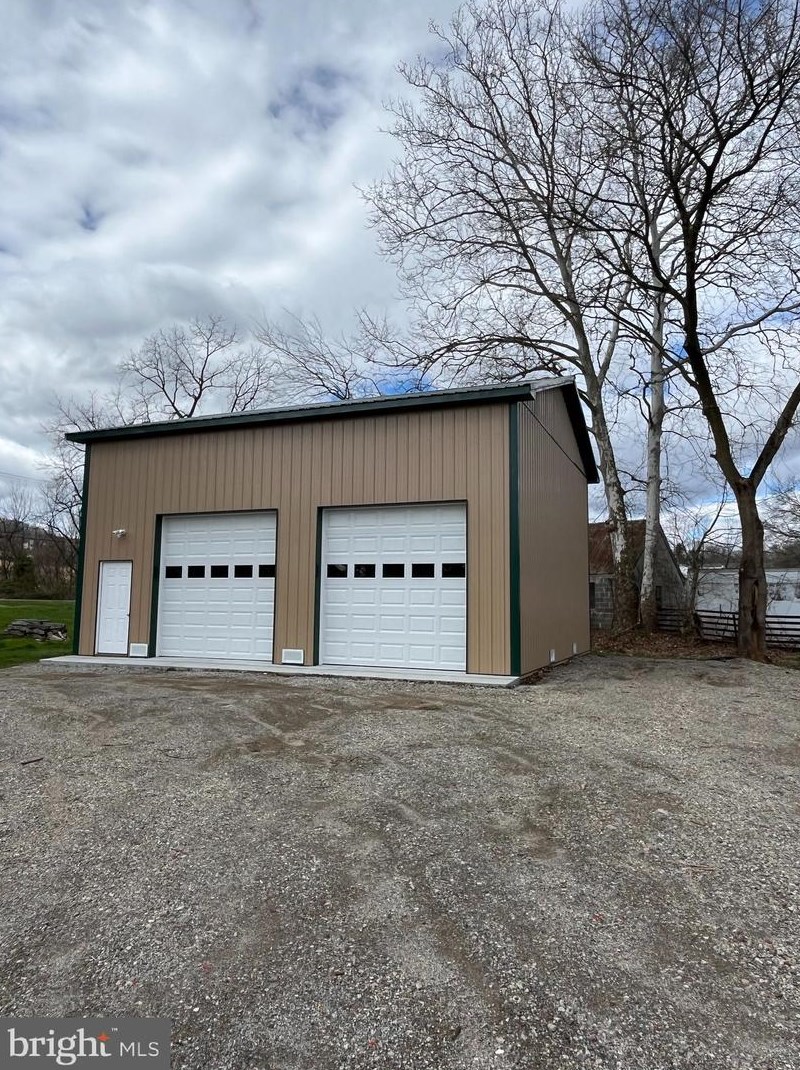 246 S Ironstone Dr, Spangsville, PA 19512