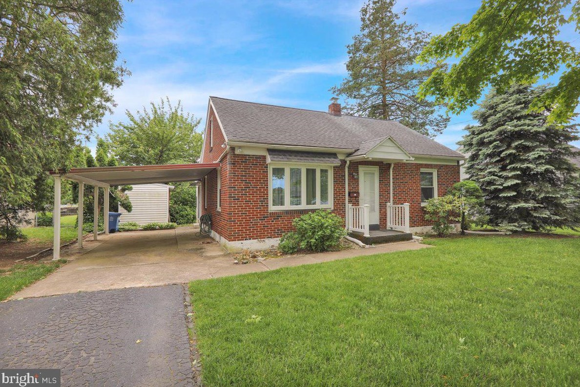 806 S Temple Blvd, Spring Valley, PA 19560