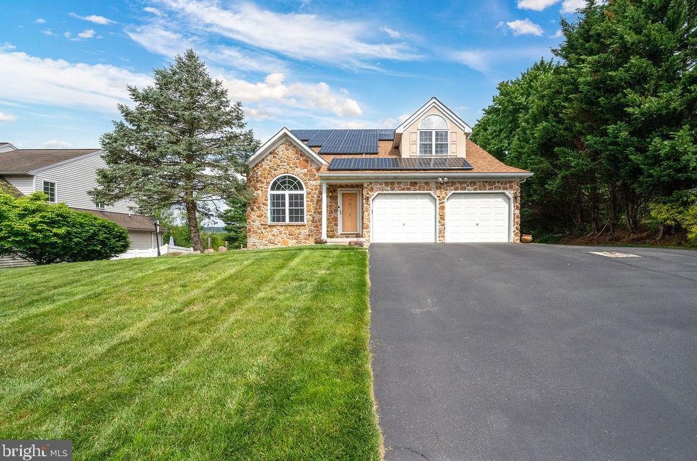 7 Brassie Cir, Reading PA  19607-3362 exterior