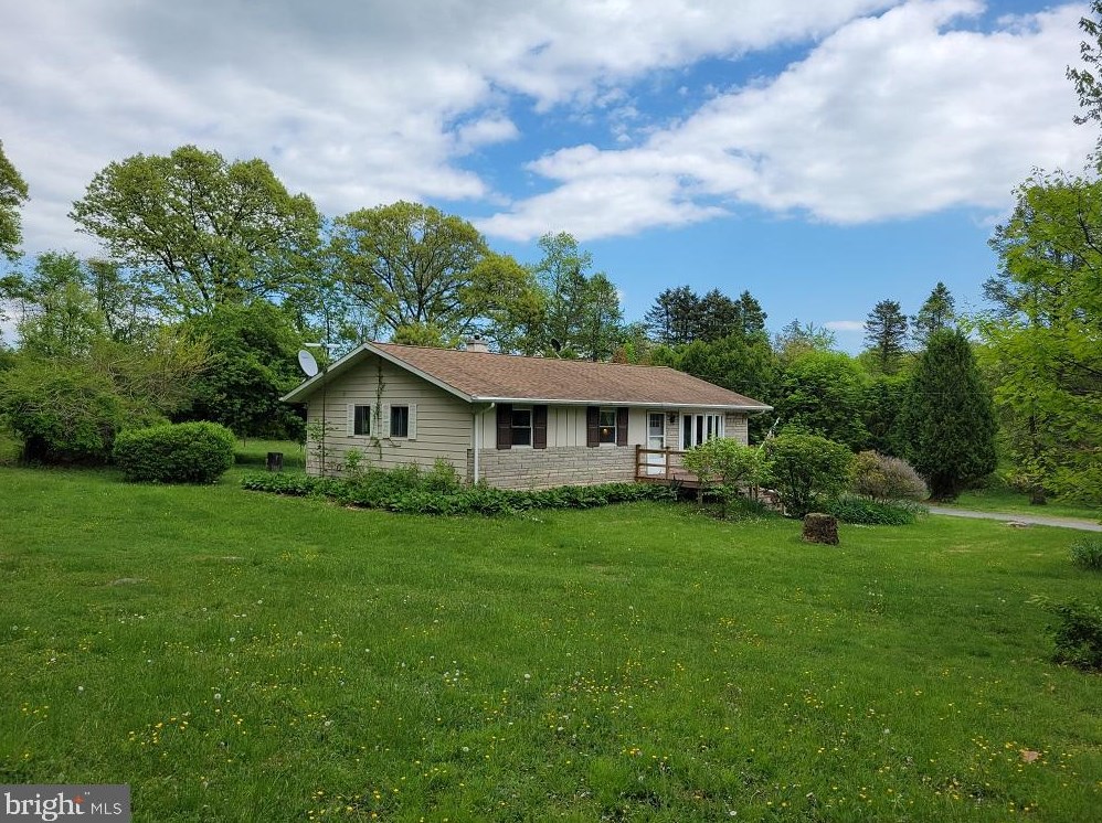 139 Baldy Hill Rd, Alburtis, PA 18011-2006