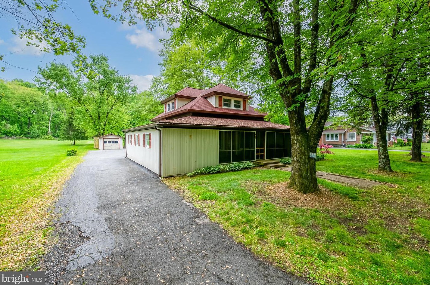 593 Mohrsville Rd, Shoemakersville, PA 19555