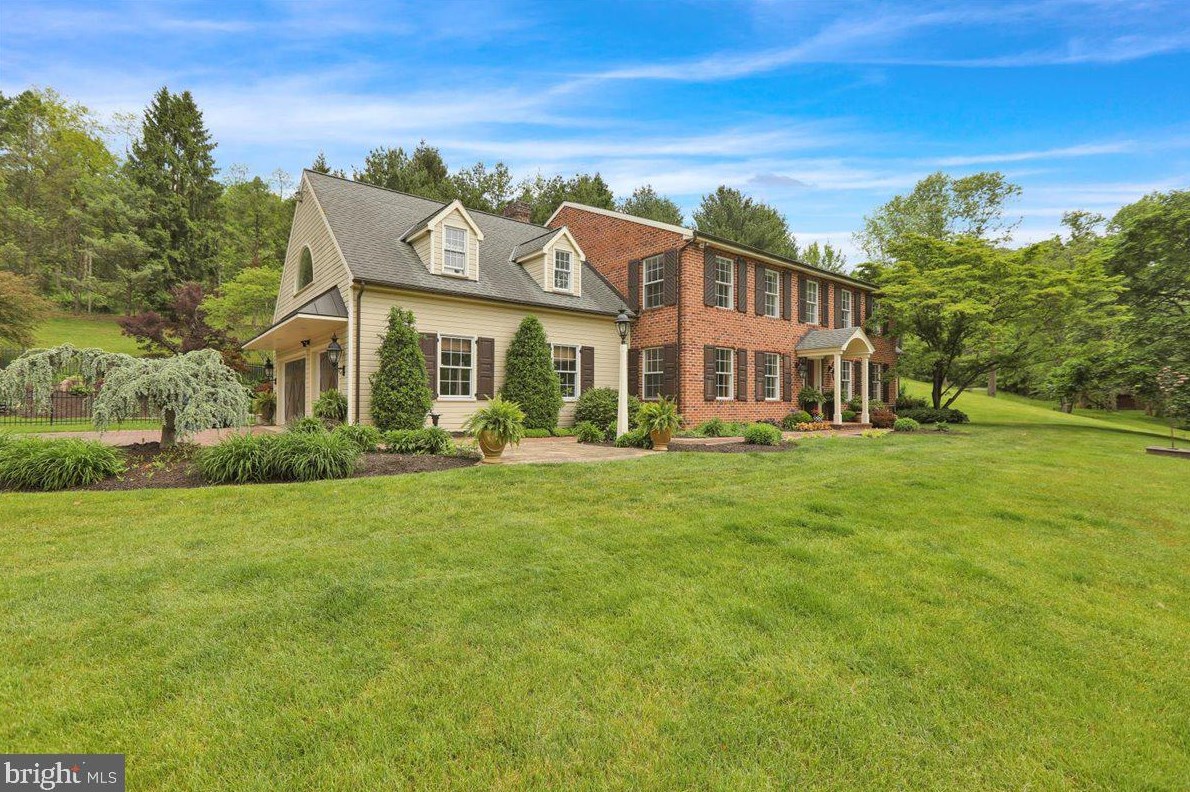 445 Reiff Rd, Basket, PA 19547-8869