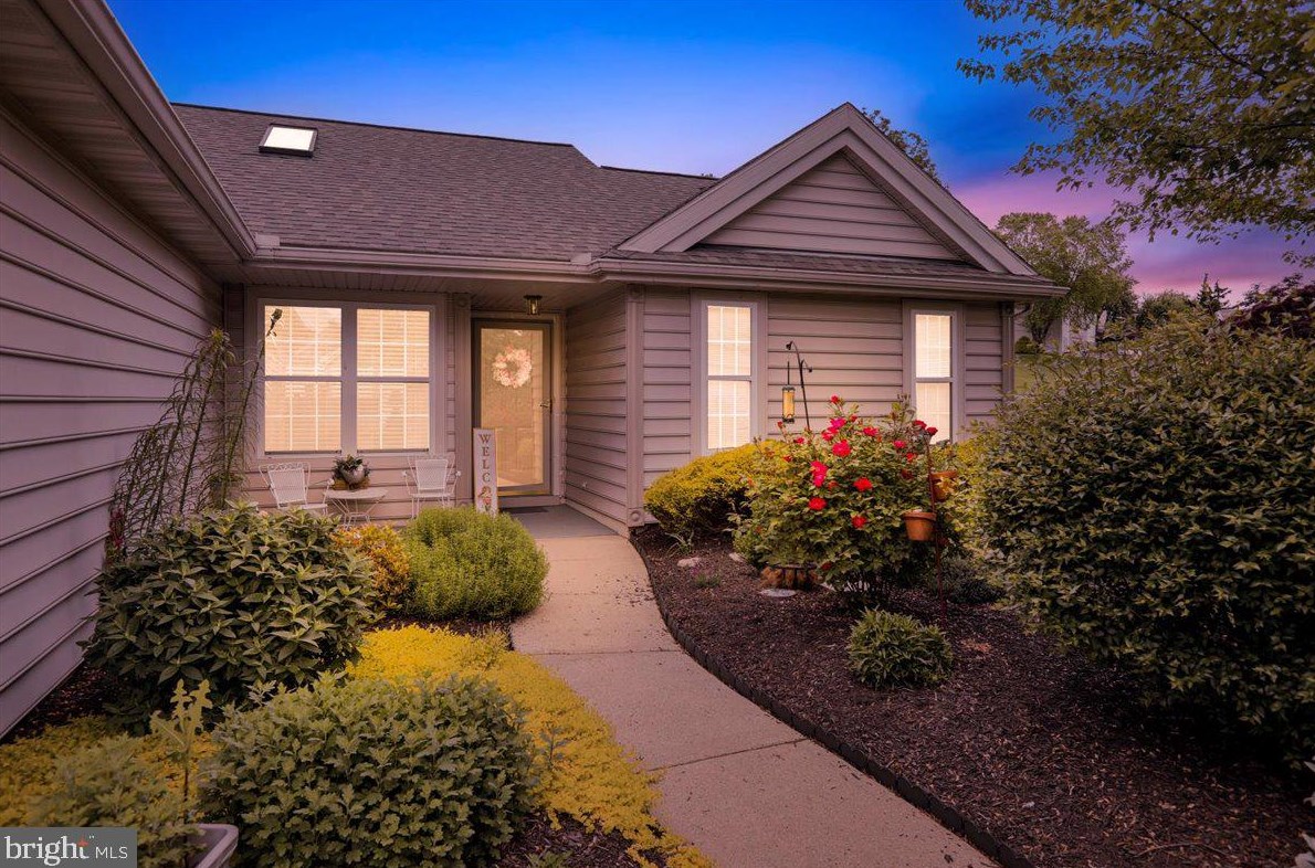 301 Charleston Ln, Reading, PA 19610-1849