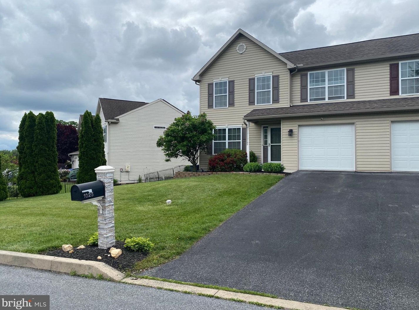 1025 Daisy Dr, Spring Valley, PA 19560