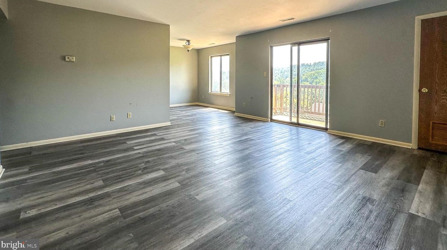 42 Maple St, Hummels Store PA 19540-1932 exterior